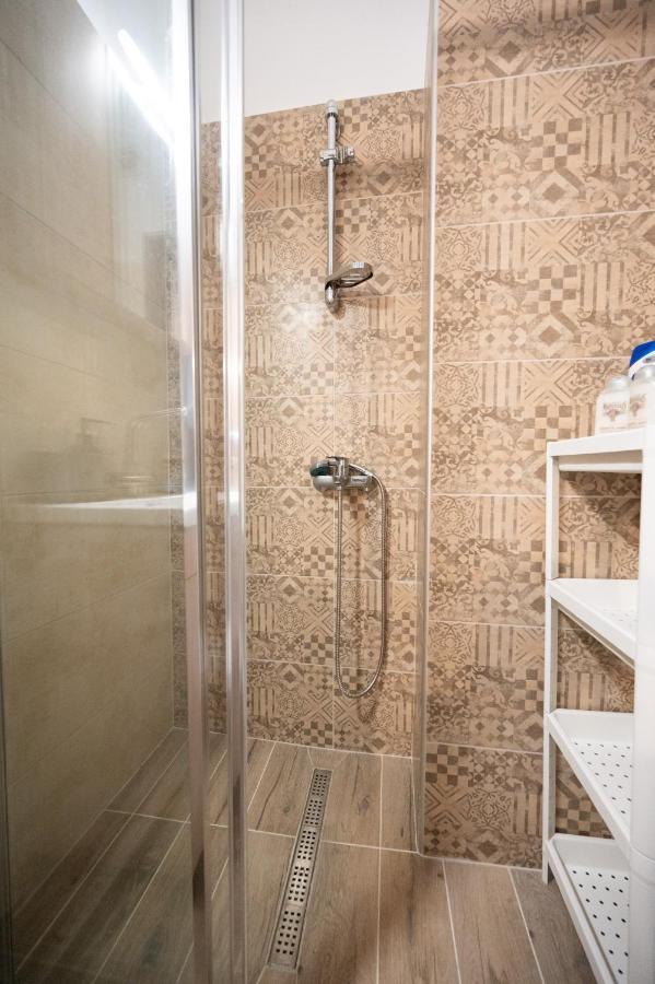 Kristi Central Home Янина Екстериор снимка